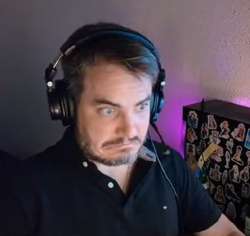 528x499