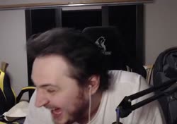 500x352
