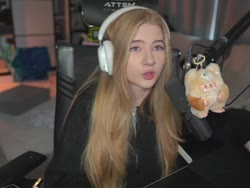 340x256