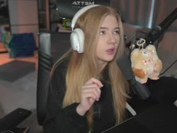 340x256