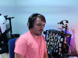 440x330