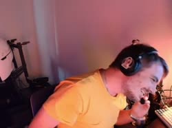 472x352