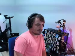 440x330