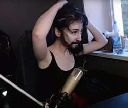892x756