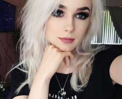 879x720