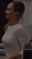 307x557
