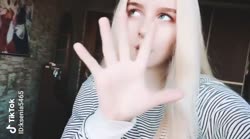 976x544