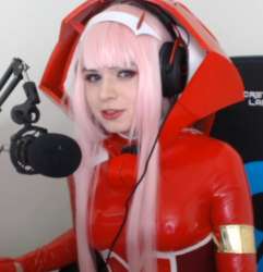 891x921