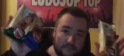 878x399