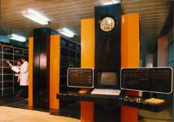 807x570