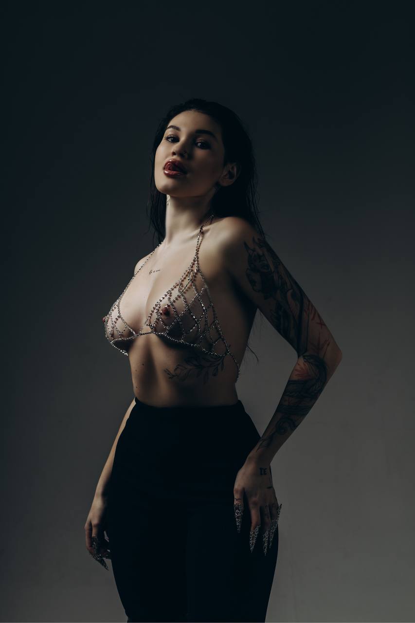 853x1280