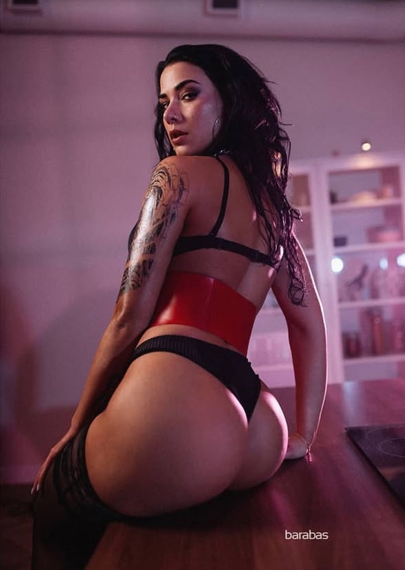 584x821