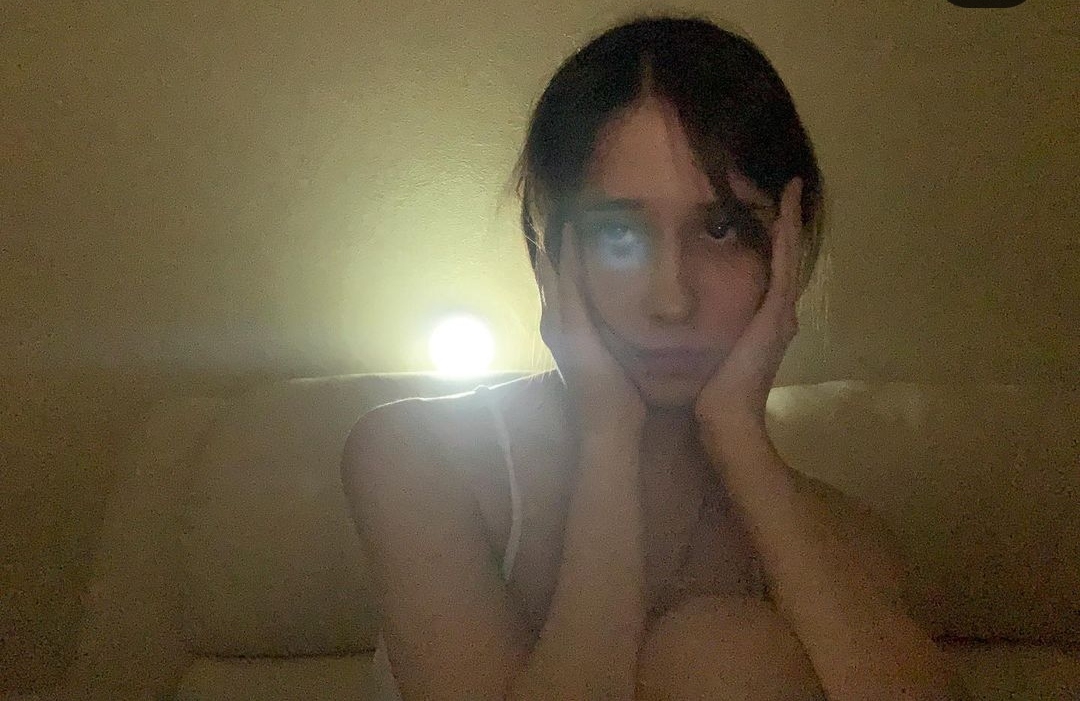 1080x701