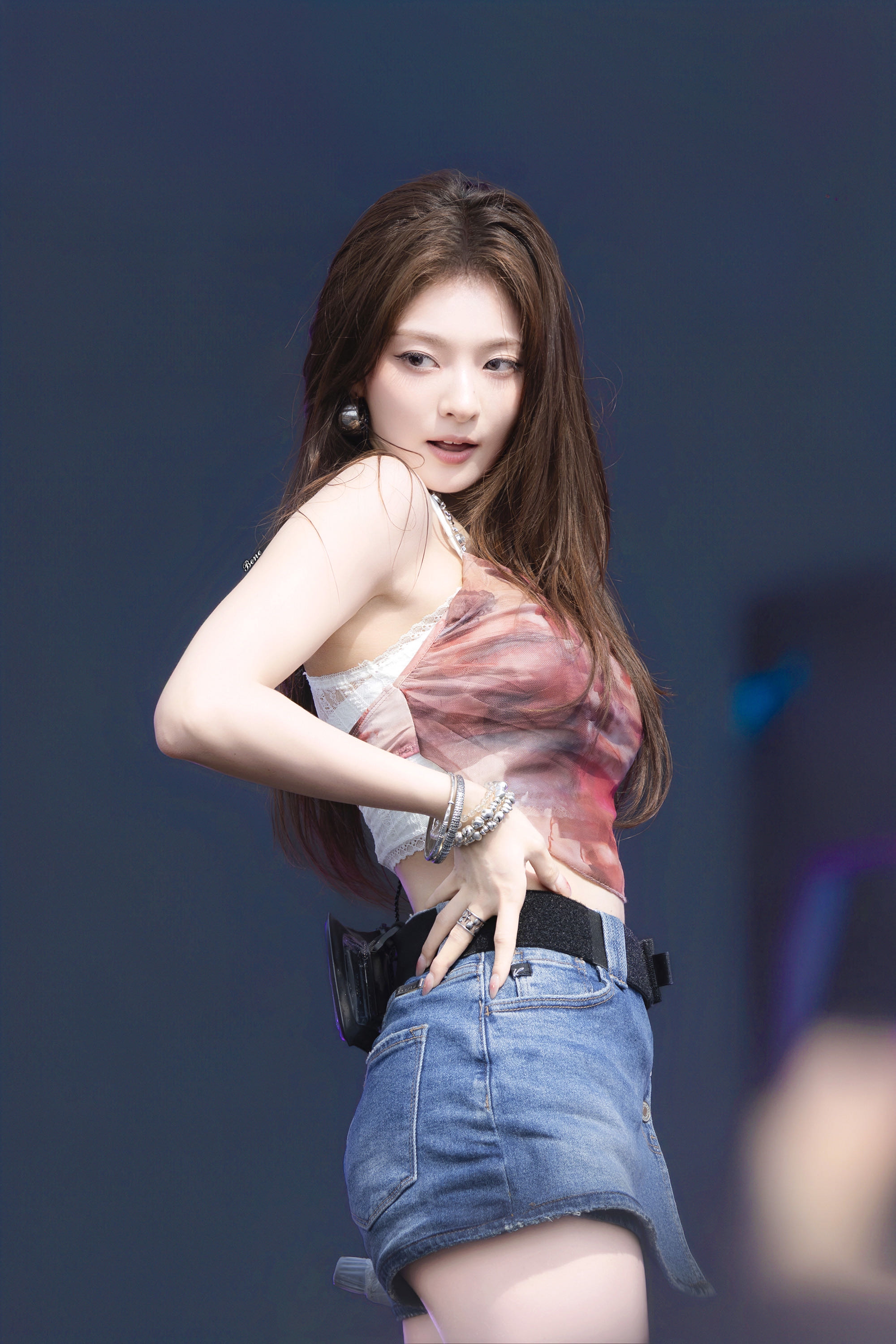 2000x2999