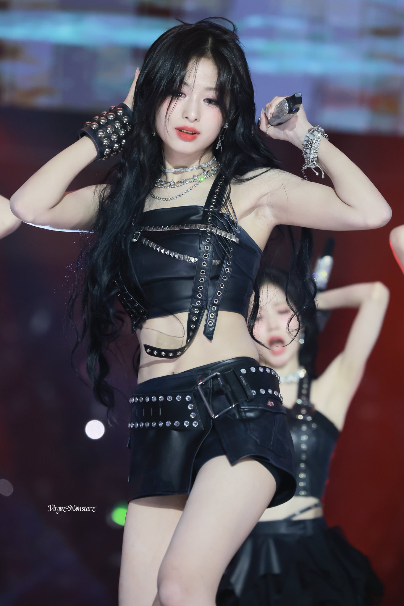 1366x2048
