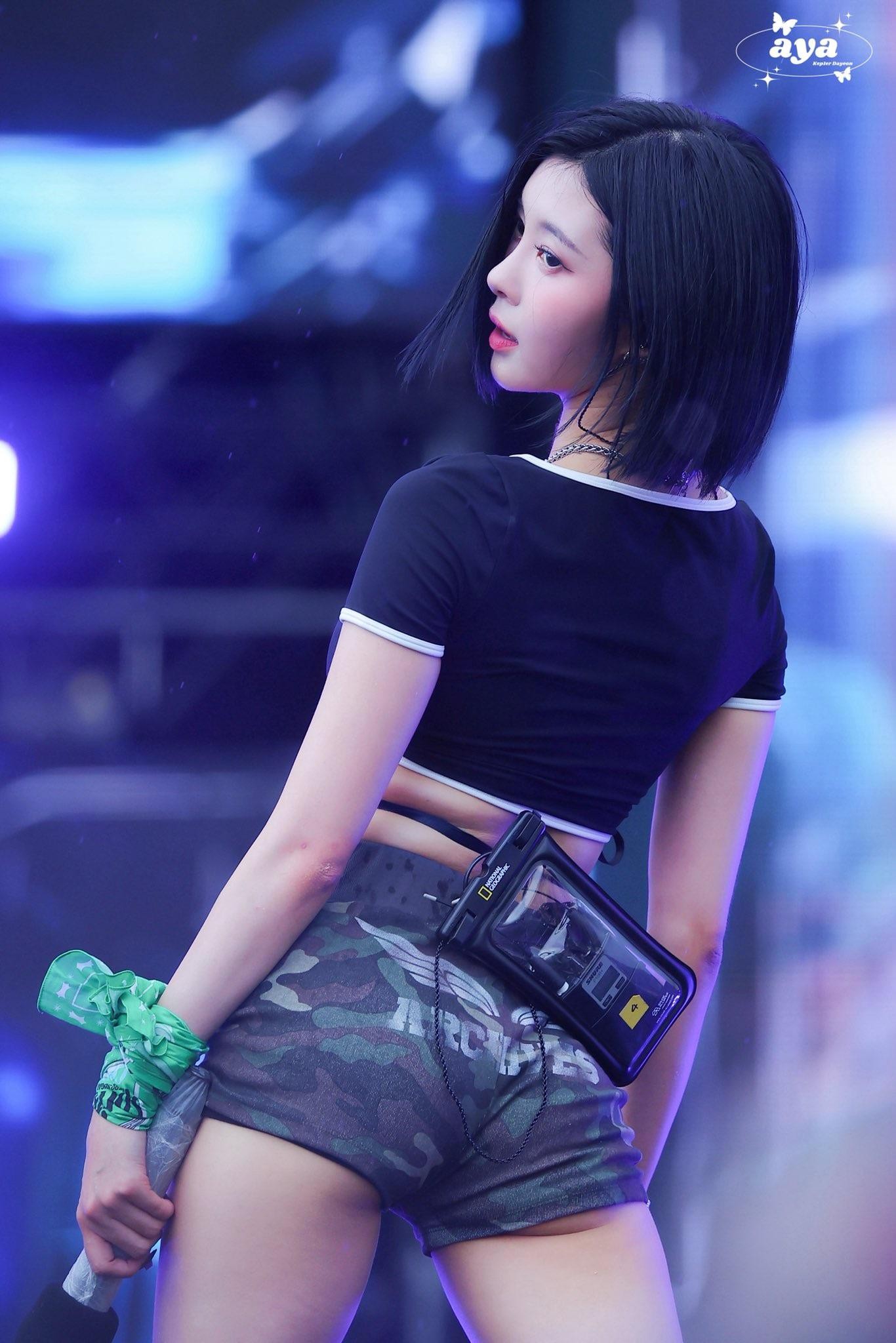 1366x2048