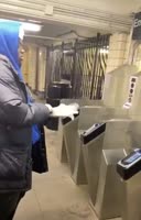 334x520