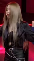 556x978