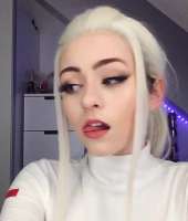 659x775