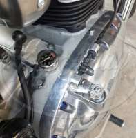 592x600