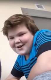 568x882