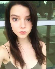 736x919