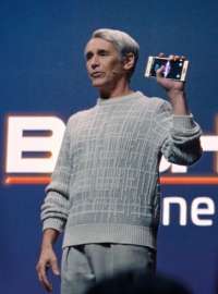 438x590