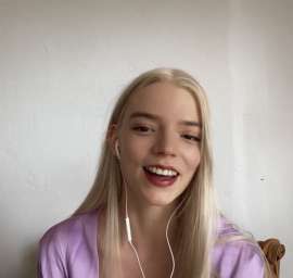 901x855