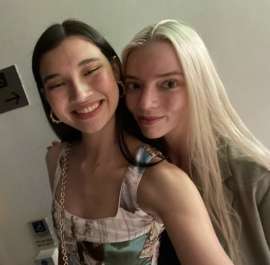 1093x1076