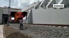 736x416