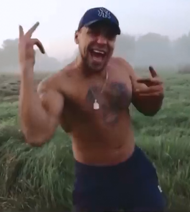 381x425