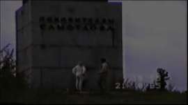 882x499