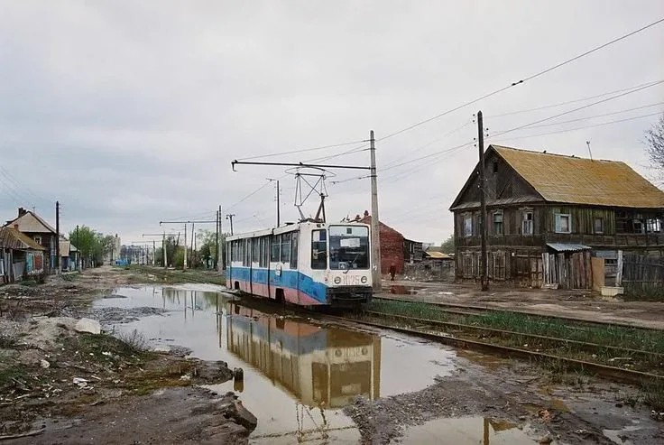 736x493