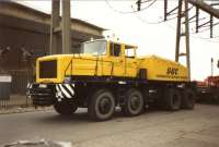 735x498
