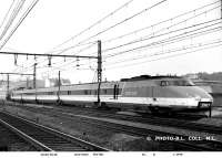 990x709