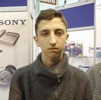 677x673