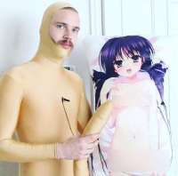 599x596