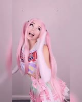 560x700