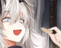 892x698